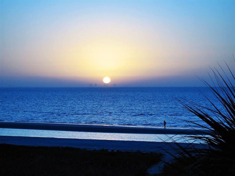 Sandalfoot Beachfront Condominium Санибел Екстериор снимка
